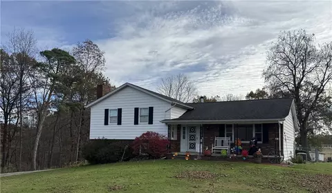 184 Walnut Dr, Shelocta, PA 15774