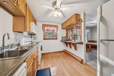 Kitchen - 1823 Ivanhoe Dr, Irwin, PA 15642 photo 2 of 3
