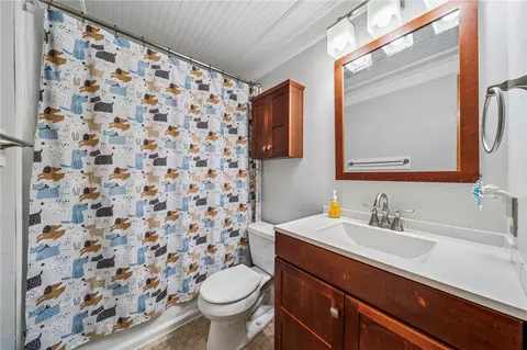 Bath - 1823 Ivanhoe Dr, Irwin, PA 15642 photo 1 of 2