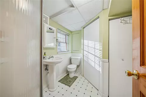 Bath - 1823 Ivanhoe Dr, Irwin, PA 15642 photo 2 of 2