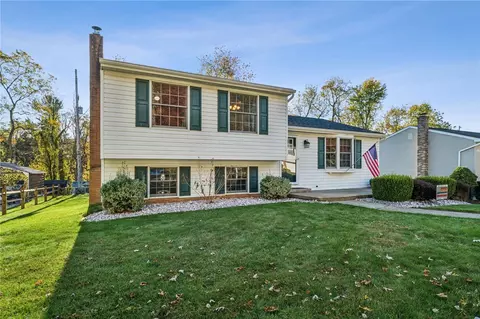 1823 Ivanhoe Dr, Irwin, PA 15642