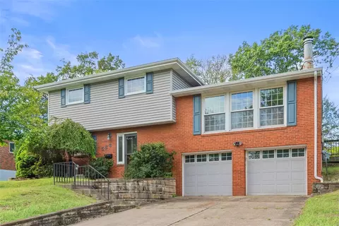 586 Galway Dr, Bethel Park, PA 15102