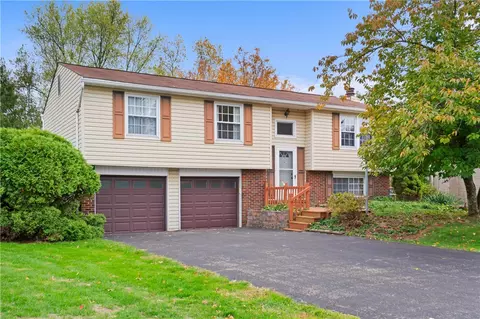 2016 Pembrook Dr, Glenshaw, PA 15116