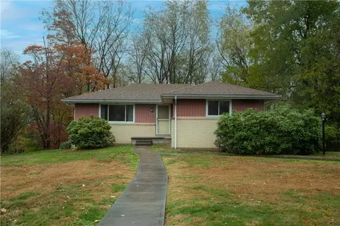 194 Woodridge Dr, Beaver, PA 15009