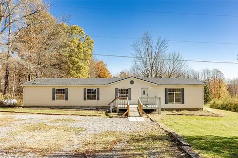 198 W Drive Rd, Volant, PA 16156