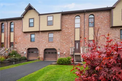 5053 Fountainwood Dr, Gibsonia, PA 15044