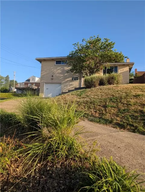 2234 Vermont Ave, West Mifflin, PA 15122