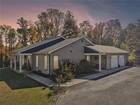322 Dunn Ln, New Derry, PA 15671