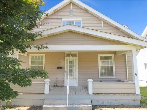 207 N Main St, Houston, PA 15342