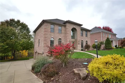 432 Pine Valley Dr, Bridgeville, PA 15017