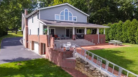 910 Latonka Dr, Mercer, PA 16137