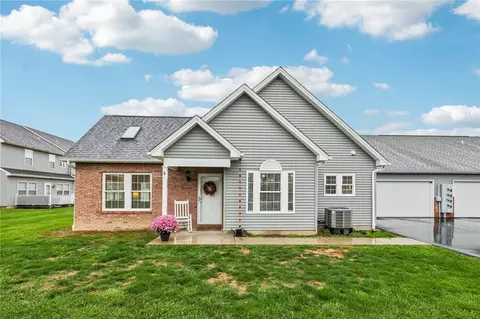 104 White Fox Ct #24, Ellwood City, PA 16117