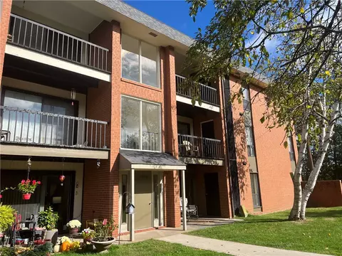 1000 College Park Dr #9, Coraopolis, PA 15108