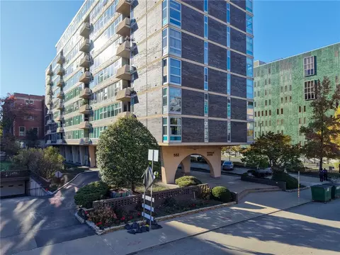 552 N Neville St #PH2, Pittsburgh, PA 15213