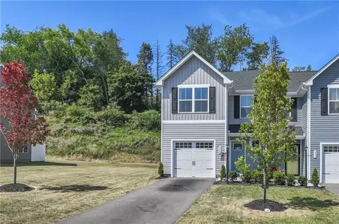 222 Smith Ln, Beaver Falls, PA 15010