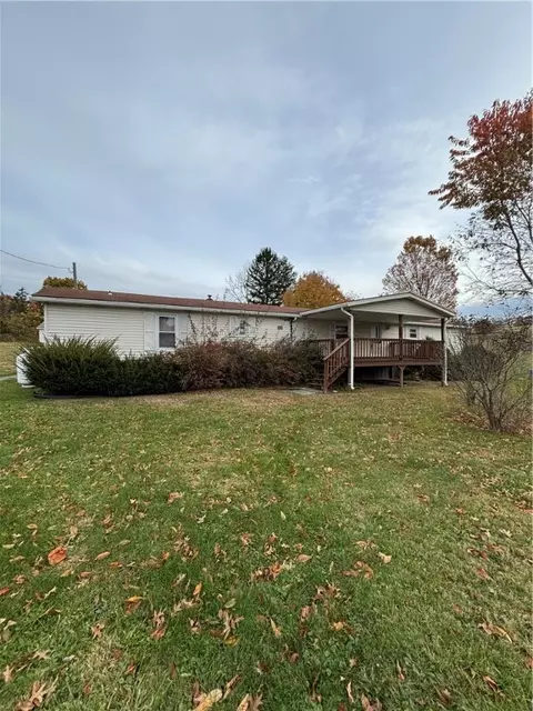 106 Ginger Ln, Mount Pleasant, PA 15666