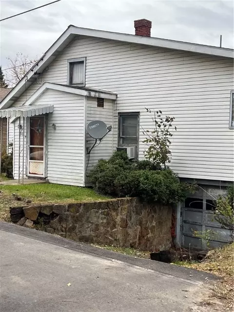 1133 Country Club Rd, Monongahela, PA 15063