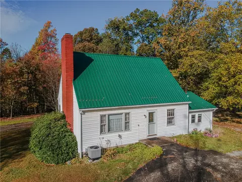138 Lynnwood Dr, Fombell, PA 16123