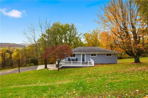 2224 Ridgeview Rd, Mount Pleasant, PA 15666