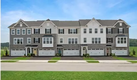 101 Leah Dr, Zelienople, PA 16063