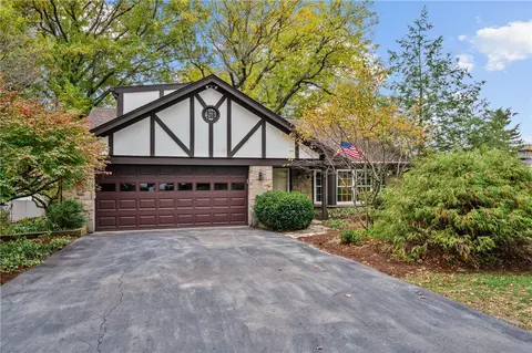 126 Rockingham Ln, Canonsburg, PA 15317