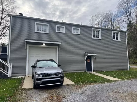 704 Rose Point Harlansburg Rd, New Castle, PA 16101