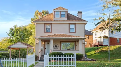 33 Park Pl W, Midland, PA 15059