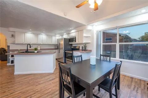 Dining - 136 Long Dr, Irwin, PA 15642 photo 2 of 2
