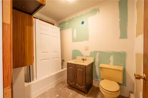 Bath - 136 Long Dr, Irwin, PA 15642 photo 3 of 3