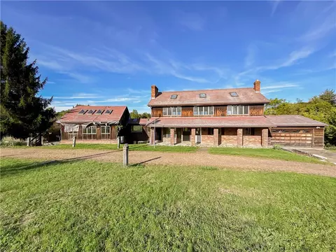 108 Economy Grade Rd, Coraopolis, PA 15108