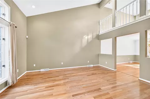 Living - 126 Valley Rd, Eighty Four, PA 15330 photo 4 of 10