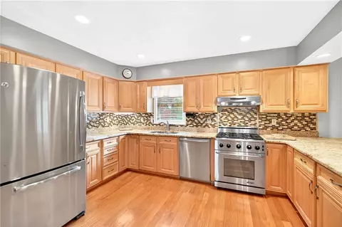 Kitchen - 126 Valley Rd, Eighty Four, PA 15330 photo 1 of 5