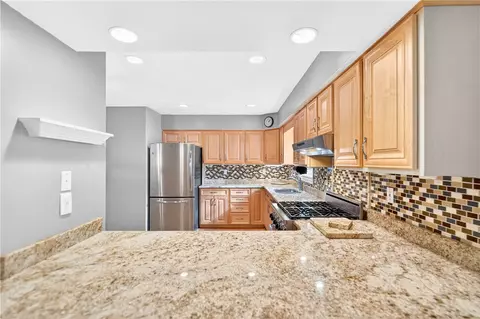 Kitchen - 126 Valley Rd, Eighty Four, PA 15330 photo 4 of 5