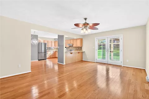 Living - 126 Valley Rd, Eighty Four, PA 15330 photo 9 of 10