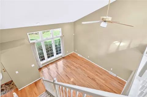 Living - 126 Valley Rd, Eighty Four, PA 15330 photo 2 of 10
