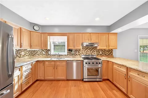Kitchen - 126 Valley Rd, Eighty Four, PA 15330 photo 2 of 5