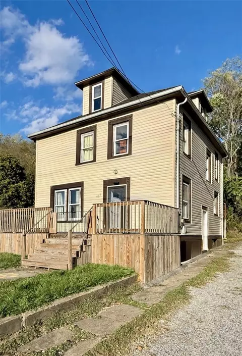 907 Harmony Ave, New Brighton, PA 15066