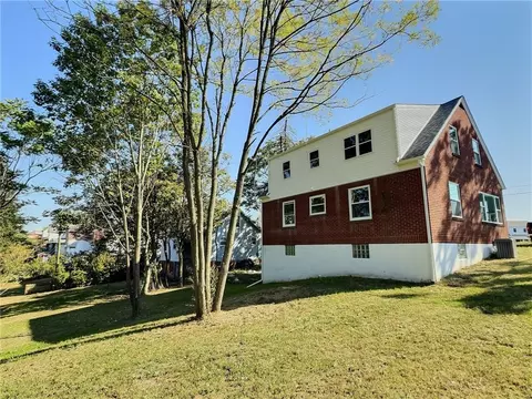 15 Braddock Road Ave, Mount Pleasant, PA 15666