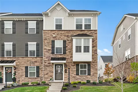 319 Caledonia Pl, Cranberry, PA 16066