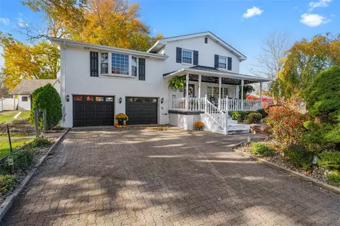 103 Lozer Dr, Coraopolis, PA 15108