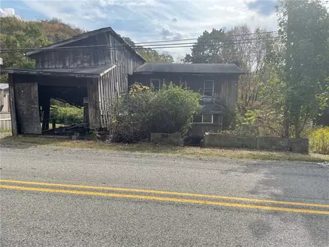 302 Arcadia Rd, Arcadia, PA 15712