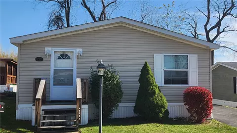 120 Valleyview Dr, Finleyville, PA 15332