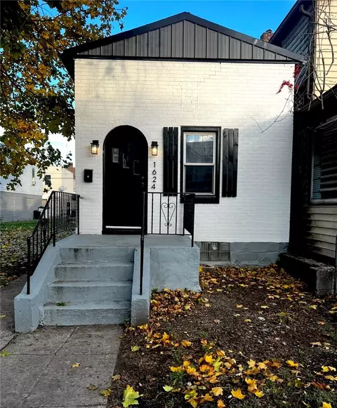 1624 Riverside Dr, New Kensington, PA 15068