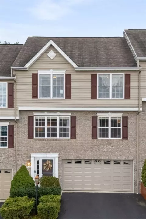 4003 Trail Side Ct, Jeannette, PA 15644