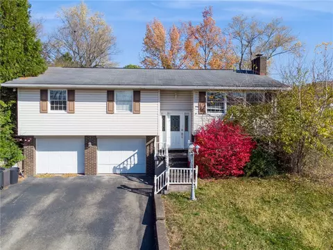 31 Willow Crossing Rd, Greensburg, PA 15601