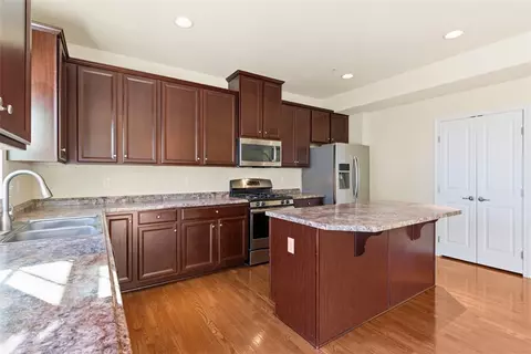 Kitchen - 3001 Pointe Vw, Mars, PA 16046 photo 2 of 3