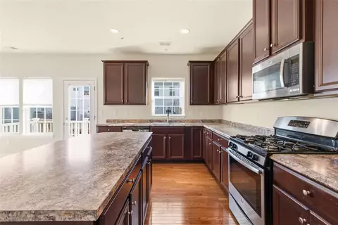 Kitchen - 3001 Pointe Vw, Mars, PA 16046 photo 3 of 3