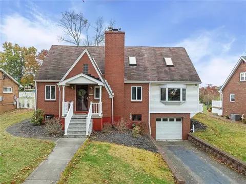 977 Crest Ln, Carnegie, PA 15106