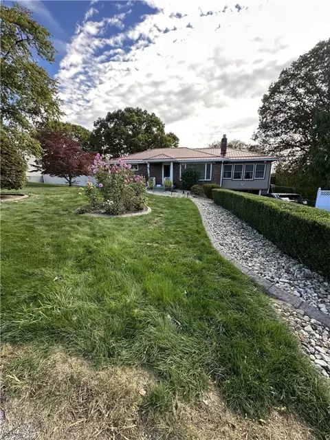 305 Oak Dr, New Brighton, PA 15066