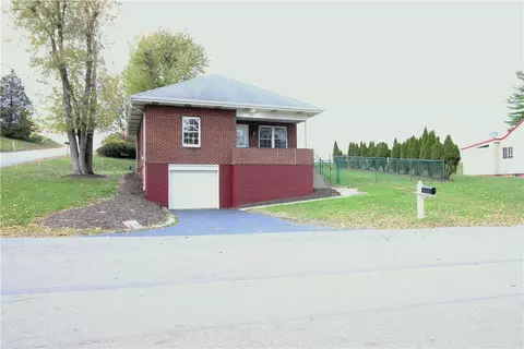11 Bryson Blvd, Hopwood, PA 15445